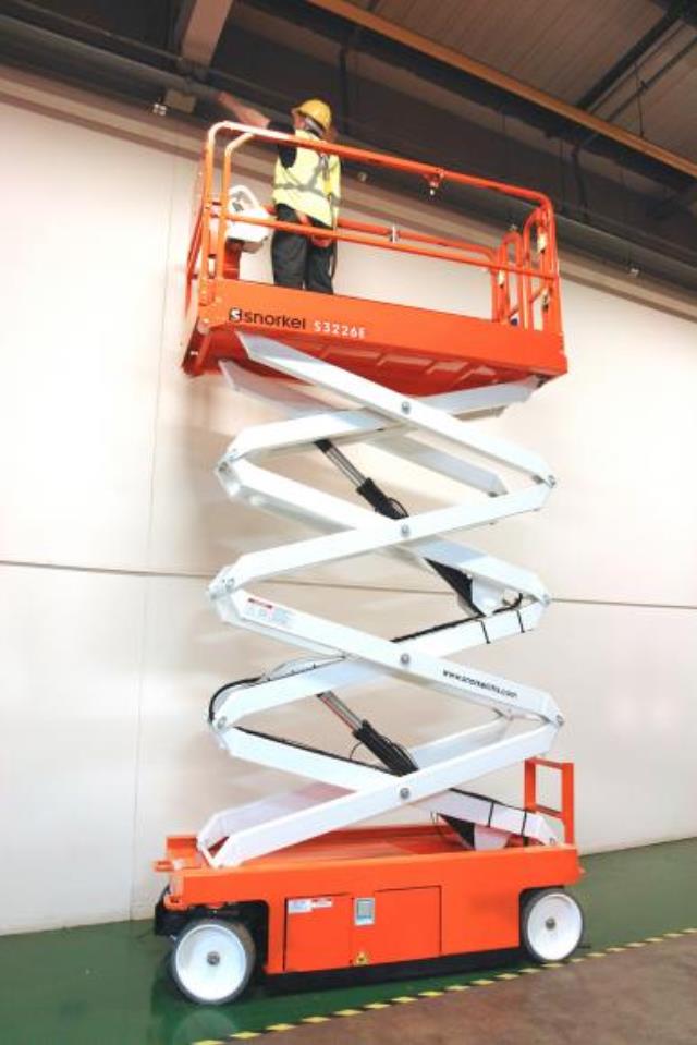 Rental store for 26 foot scissor lift in Franklin, St. Louis, and Jefferson Counties